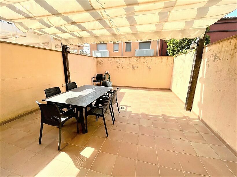 2nd line apartment with 3 bedrooms, 27 m2 terrace and closed garage in Sant Antoni de Calonge