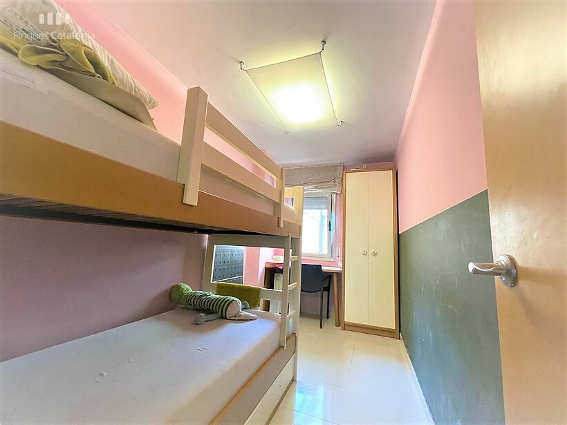 Appartement de 2ème ligne avec 3 chambres, terrasse de 27 m2 et garage fermé à Sant Antoni de Calonge