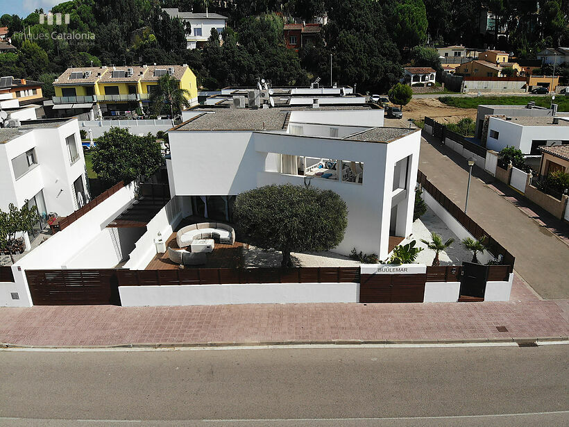 Casa unifamiliar de disseny a Sant Antoni de Calonge, zona Mercadona i col·legi la Sínia, a 400 metres de la platja.