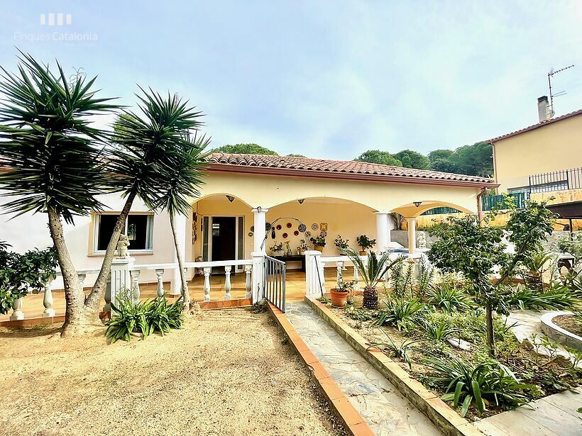 Detached house with 684 m2 of plot touching Politur platja de Aro