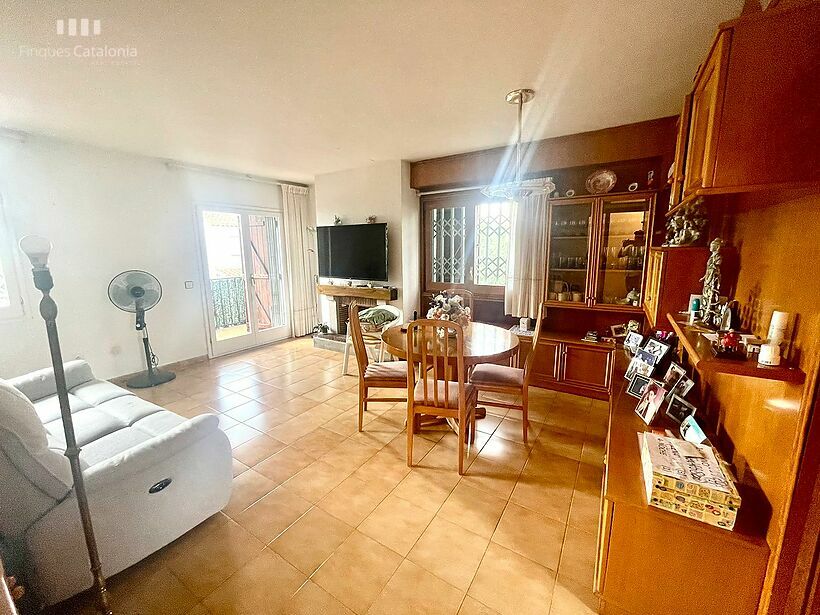 Casa con 4 habitaciones , garaje y jardín a 300 metros de la playa en Palamós