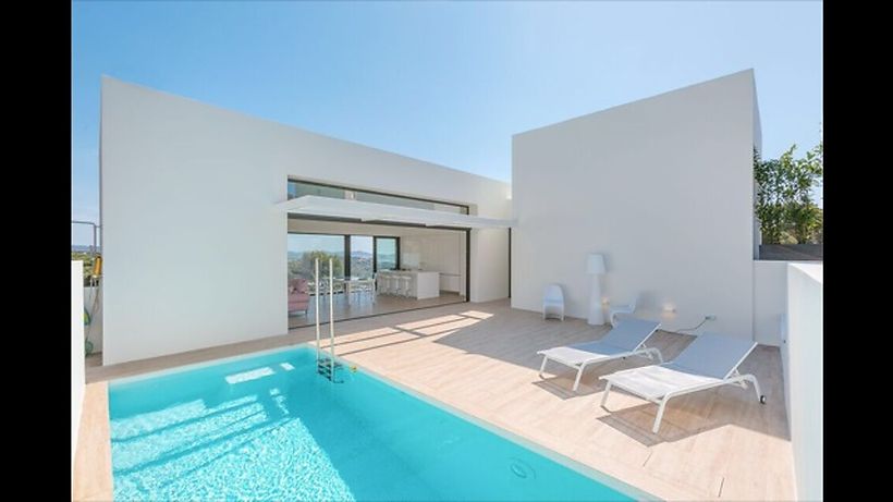 Villa de LUJO en la Costa Brava de diseño con paneles solares, piscina privada, jardín y garaje con increíbles vistas a la bahía de Palamós