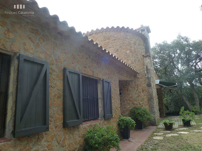 Villa surplombant le parc de Gavarres à Santa Cristina d'Aro
