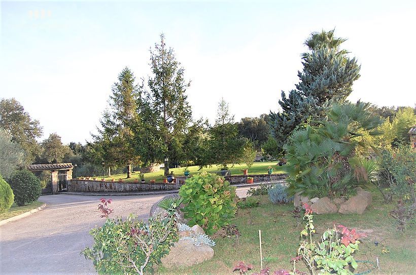 Ferme spectaculaire avec 24 hectares de terrain, 300 oliviers, vignes et piscine de 17x7m2 à CALONGE