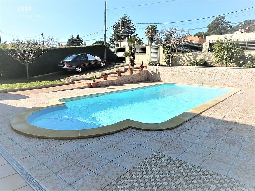 Casa con piscina, 4 habitacines y terraza en Más Ambrós Calonge.