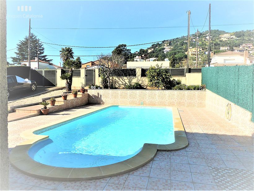 Casa amb piscina, 4 habitacines i terrassa a Més Ambrós Calonge.