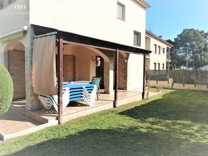 Casa con piscina, 4 habitacines y terraza en Más Ambrós Calonge.
