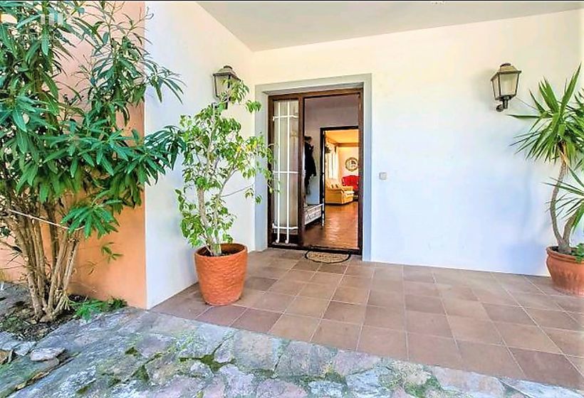 Maison de 412 m2 avec 7 chambres, garage et terrain de 1324 m2 avec vue mer