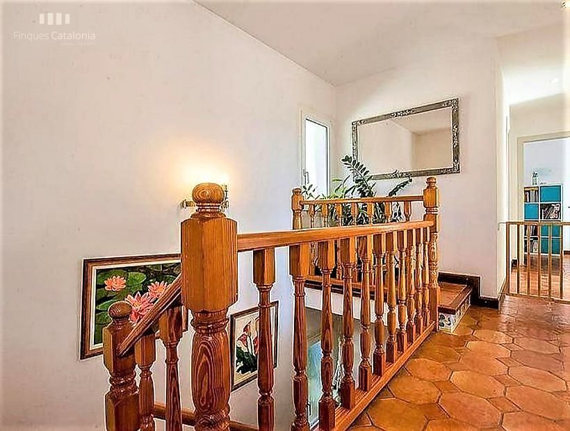 Maison de 412 m2 avec 7 chambres, garage et terrain de 1324 m2 avec vue mer