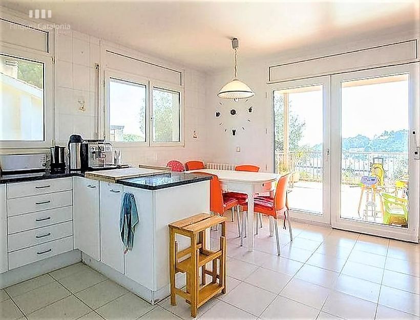 Maison de 412 m2 avec 7 chambres, garage et terrain de 1324 m2 avec vue mer