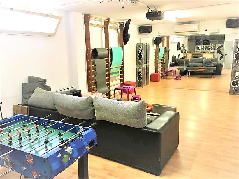 Maison de 412 m2 avec 7 chambres, garage et terrain de 1324 m2 avec vue mer