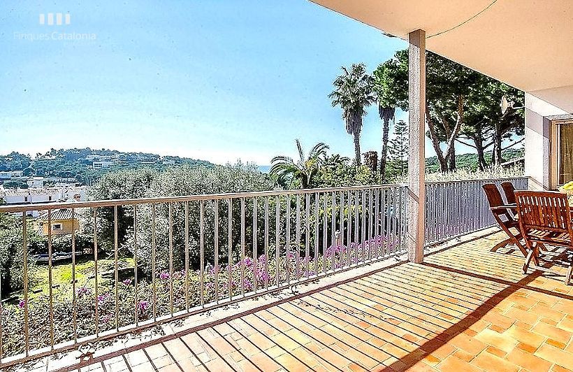 Maison de 412 m2 avec 7 chambres, garage et terrain de 1324 m2 avec vue mer