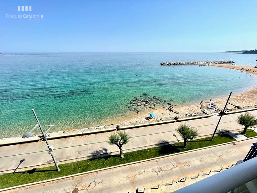 Luxury penthouse on the first line of Sant Antoni de Calonge with parking and storage room