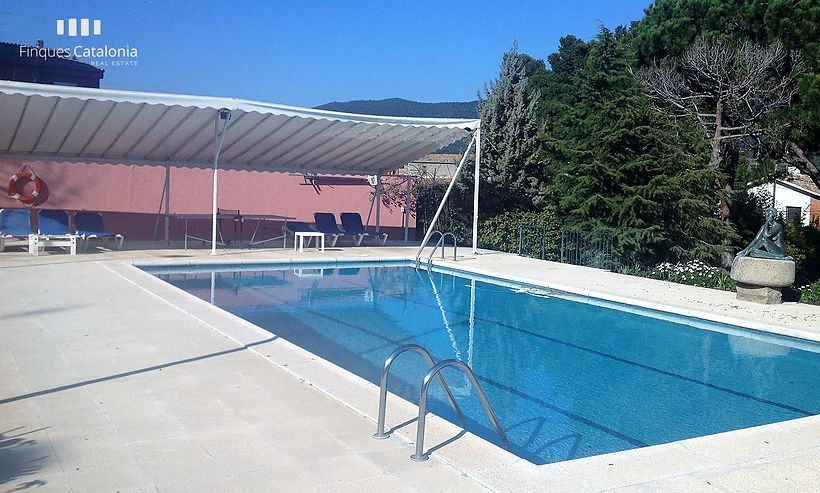Charming farmhouse with communal pool and garden