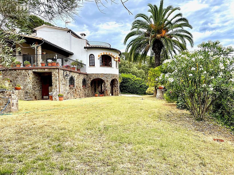 Emblematic property on a 3,074m2 plot in Rio de Oro, Calonge
