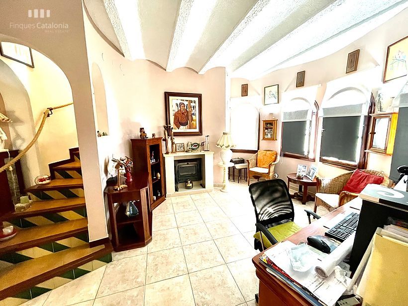 Maison de 397 m2 construite avec 6 chambres à Vizcondado de Cabañas Calonge.