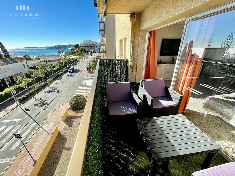 Piso de 4 habitaciones con vistas al mar a 50 m del paseo en Sant Antoni limite con Palamós