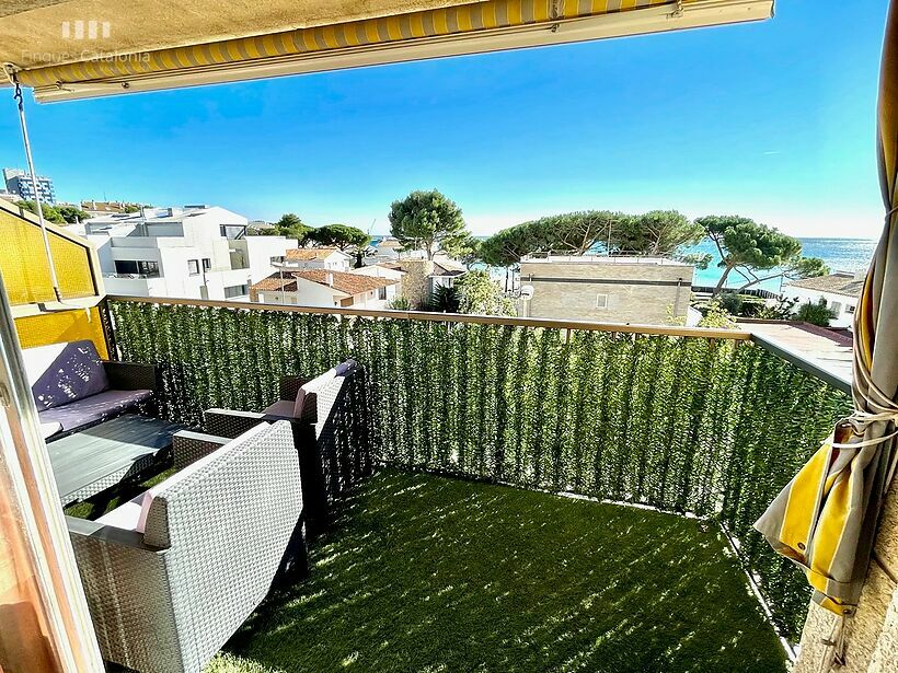 4 bedroom apartment with sea views 50 m from the promenade in Sant Antoni bordering Palamós