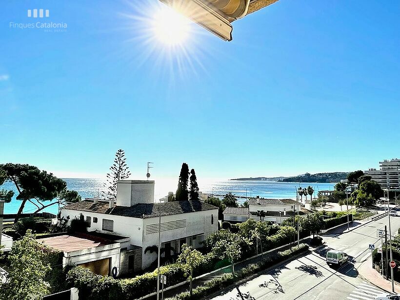 Pis de 4 habitacions amb vistes al mar a 50 m del passeig a Sant Antoni limiti amb Palamós