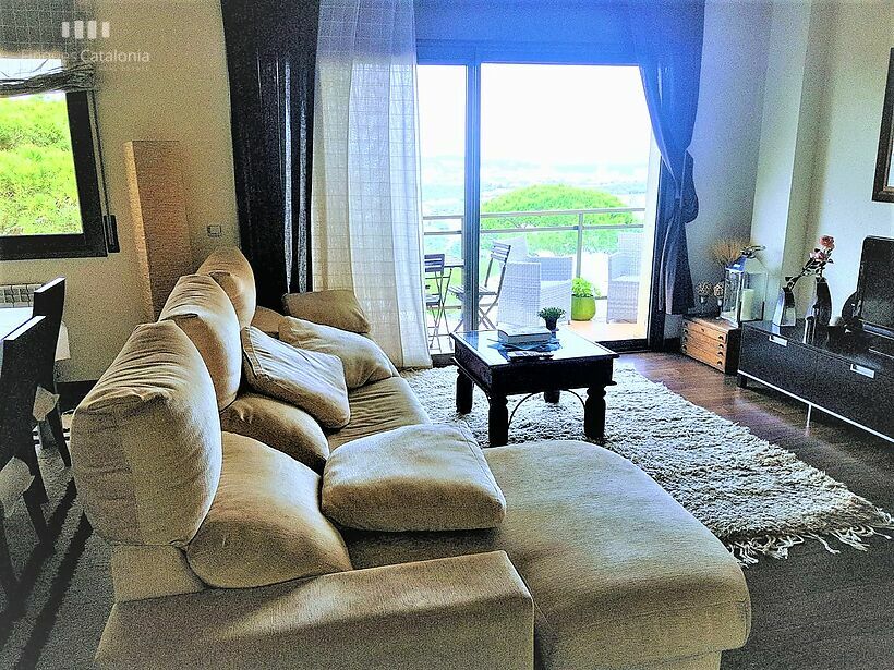 Sea view penthouse in S'Agaro with 3 bedrooms, terrace, parking and pool.