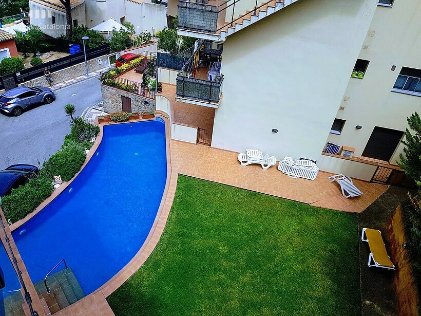 Ático vistas al mar en S'Agaro con 3 habitaciones , terraza , parking y piscina .