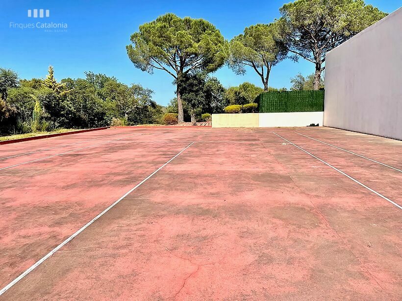 Flat plot of 1,335 m2 buildable in Vizcondado de Cabañas Calonge