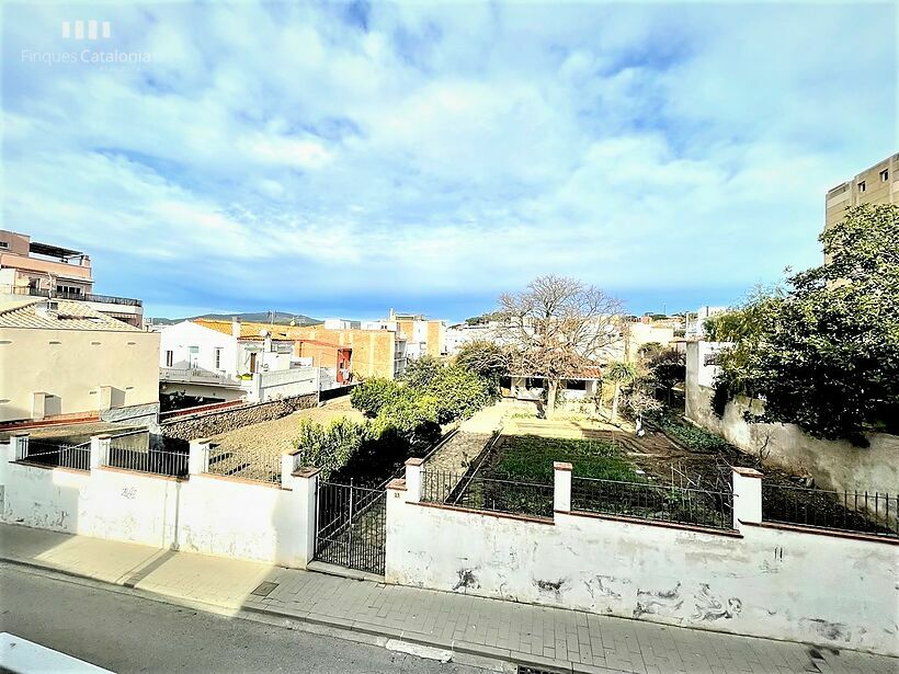 House with 6 bedrooms, 55 m2 terrace and garage for several cars in the center of Palamós