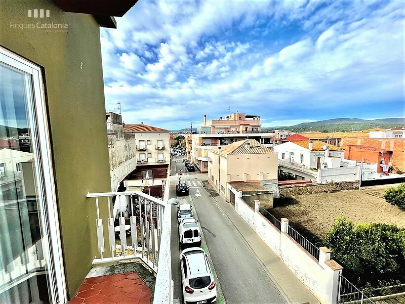 House with 6 bedrooms, 55 m2 terrace and garage for several cars in the center of Palamós