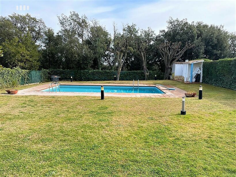 Maison avec un terrain de 1 003 m2, piscine, garage et 5 chambres à Más Pallí Calonge