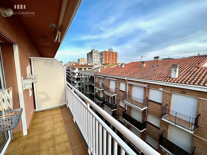 Impeccable 92 m2 flat on the 2nd line of Sant Antoni de Calonge with terrace, 3 bedrooms and closed garage.