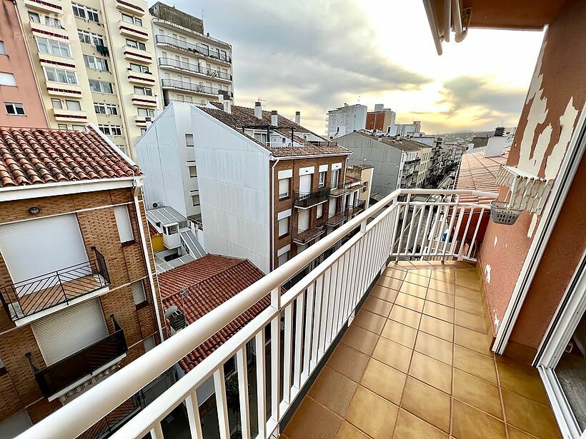 Pis impecable de 92 m2 a 2ª línia de Sant Antoni de Calonge amb terrassa, 3 habitacions i garatge tancat.