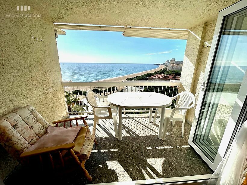 Duplex de 81 m2 construit sur la 1ère ligne de Platja d'Aro avec des vues spectaculaires sur la mer.