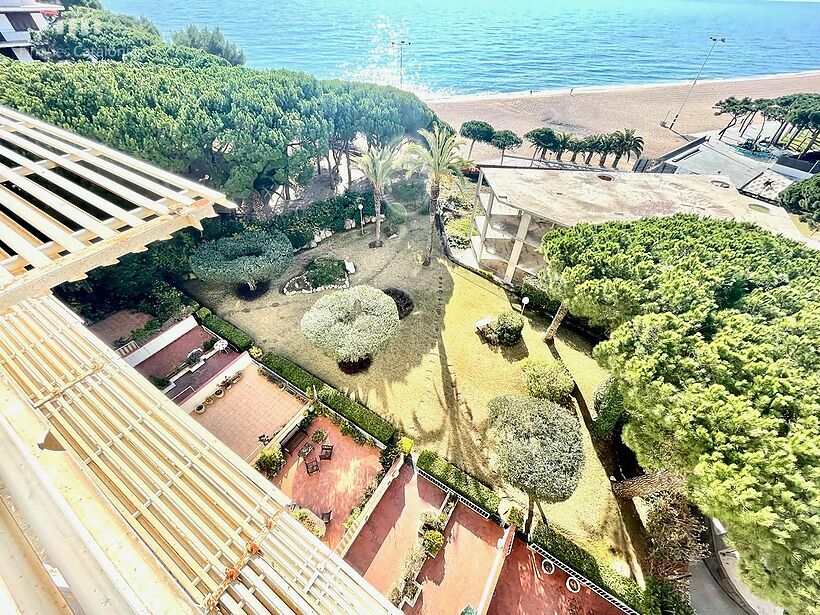 Duplex de 81 m2 construit sur la 1ère ligne de Platja d'Aro avec des vues spectaculaires sur la mer.
