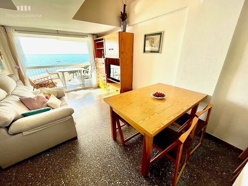 Duplex of 81 m2 built on the 1st line of Platja d'Aro with spectacular views of the sea.