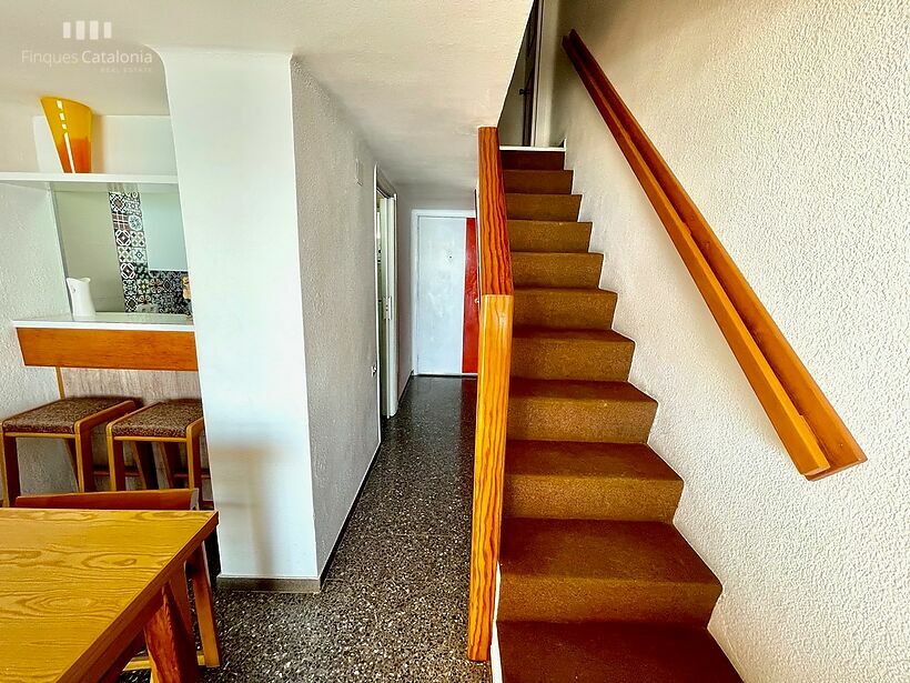Duplex de 81 m2 construit sur la 1ère ligne de Platja d'Aro avec des vues spectaculaires sur la mer.