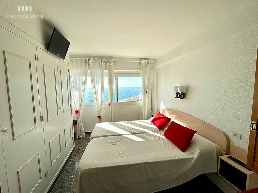 Duplex de 81 m2 construit sur la 1ère ligne de Platja d'Aro avec des vues spectaculaires sur la mer.