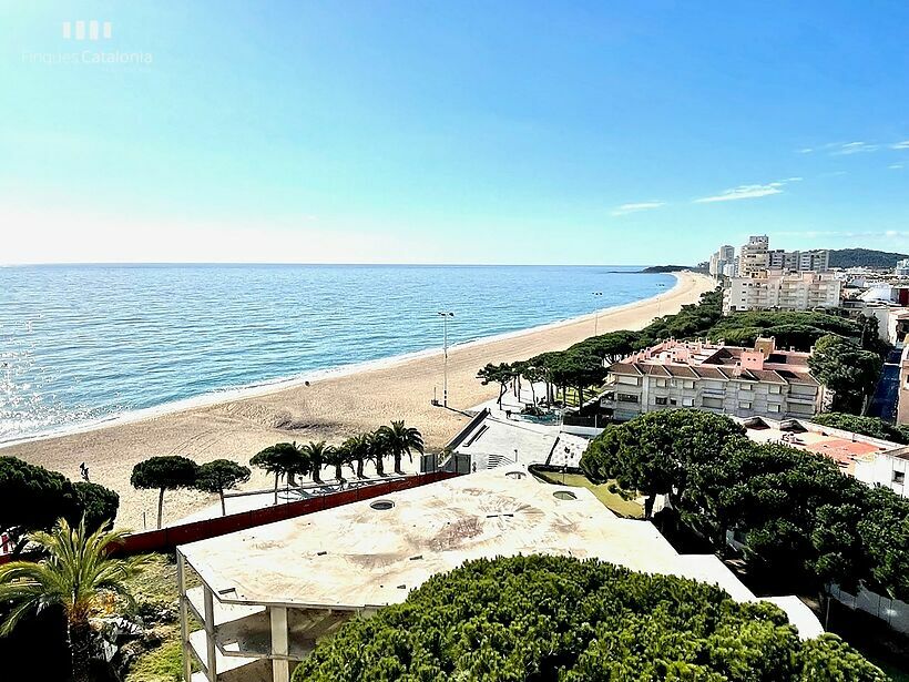 Duplex de 81 m2 construit sur la 1ère ligne de Platja d'Aro avec des vues spectaculaires sur la mer.