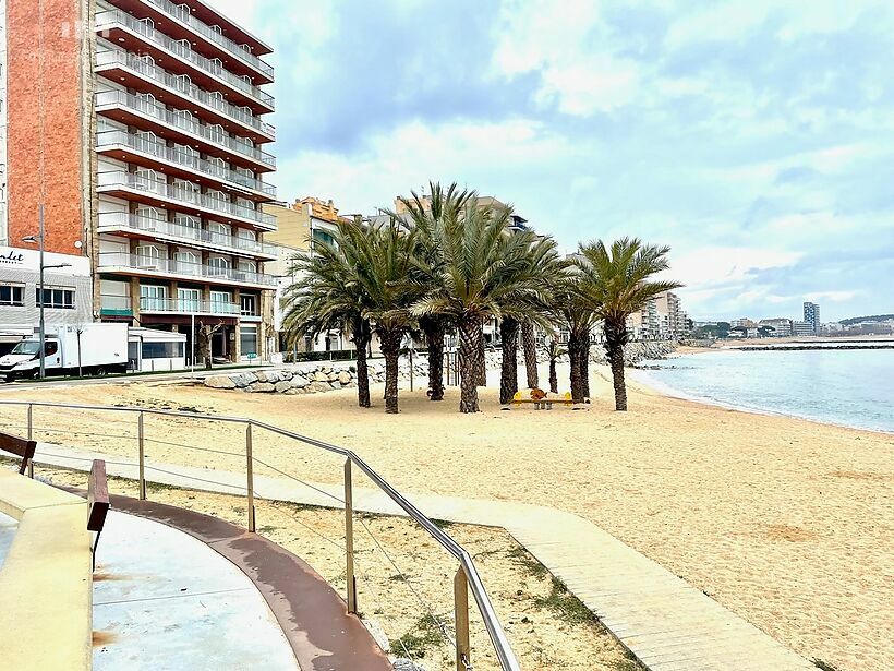 Appartement avec vue sur la mer sur la 1ère ligne de Sant Antoni de Calonge avec terrasse, parking e