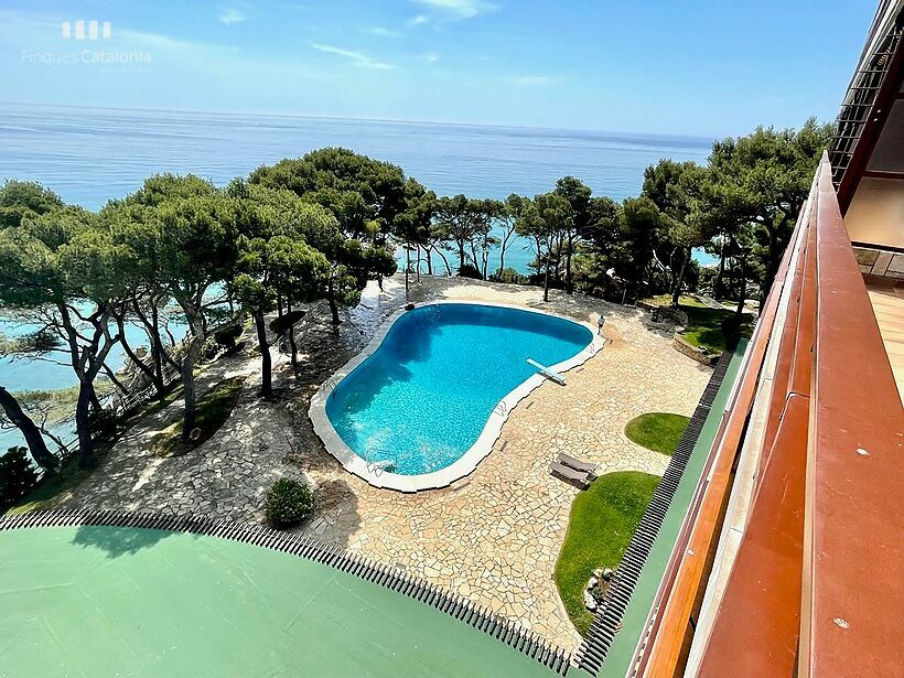 Appartement à Edén Mar, terrasse avec vue sur la piscine olympique de Sant Antoni de Calonge.