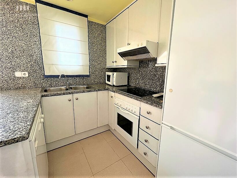 Apartament amb pàrquing i piscina comunitària