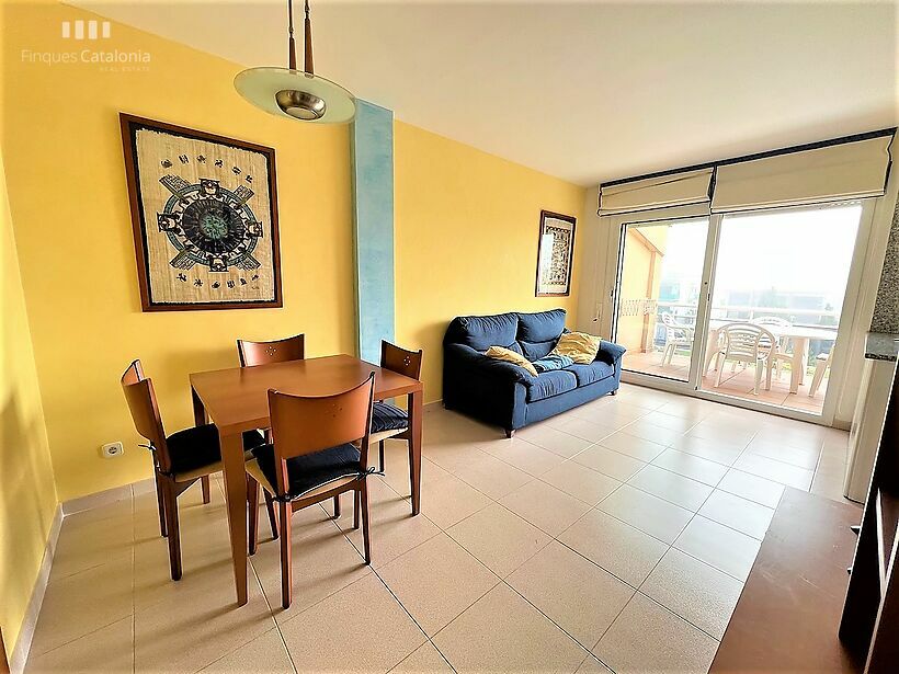 Apartamento con parking y piscina comunitaria