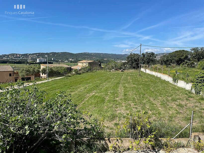 Casa en construcción con dos parcelas de 120 m2 y 1.117 m2 en Sant Antoni de Calonge