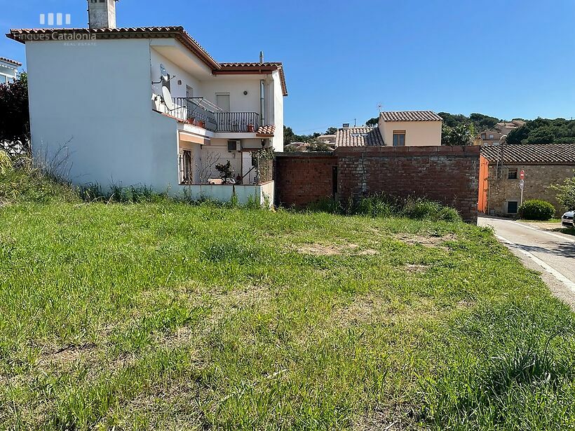 Casa en construcción con dos parcelas de 120 m2 y 1.117 m2 en Sant Antoni de Calonge