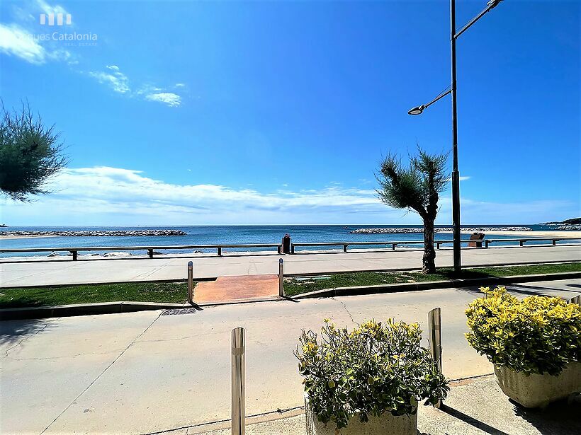 Fantástico local en primera línea de la playa de Sant Antoni de Calonge