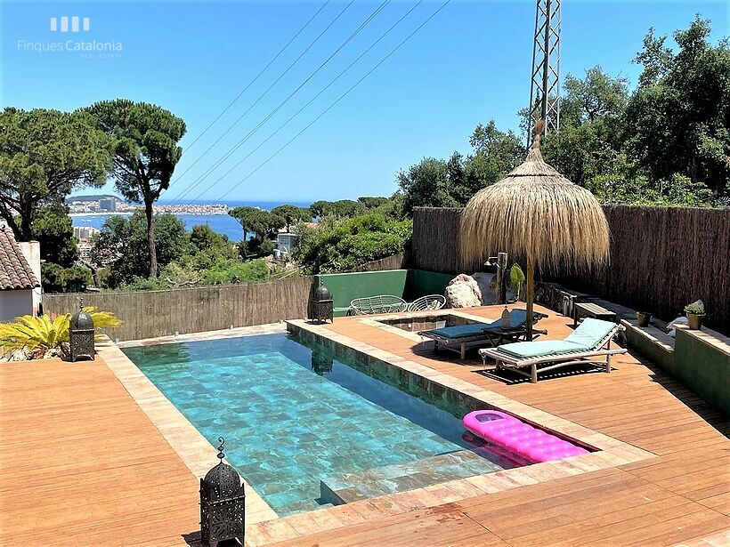 Renovated house with sea views, infinity pool and jacuzzi in Más Vila.