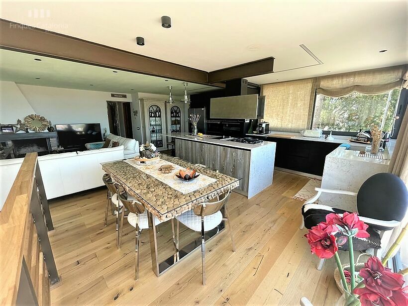 Casa reformada con vistas al mar , piscina desbordante y jacuzzi en Más Vila.