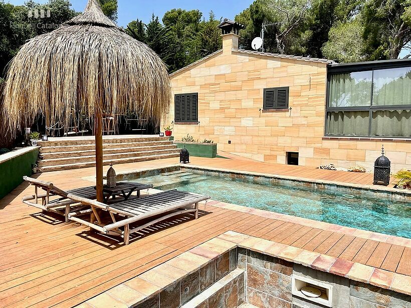 Casa reformada amb vistes al mar, piscina desbordant i jacuzzi a Más Vila.