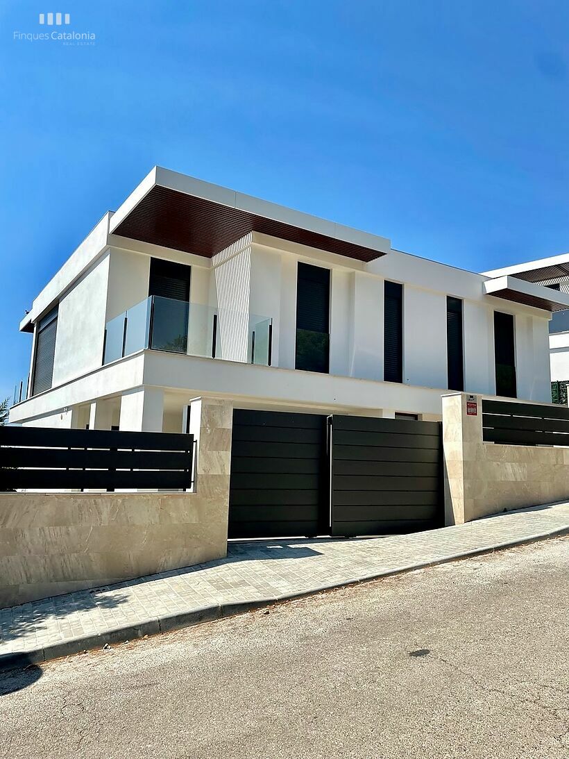 Nouvelle maison de luxe avec vue sur la mer entre Platja d'Aro et Sant Antoni de Calonge.