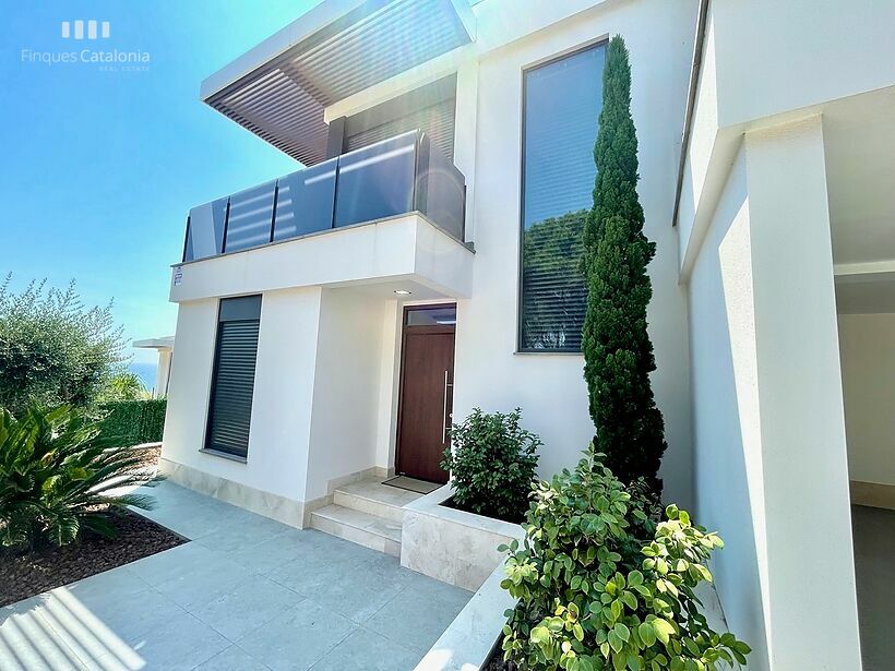 Casa de lujo a estrenar con vistas al mar entre Platja d'Aro y Sant Antoni de Calonge.