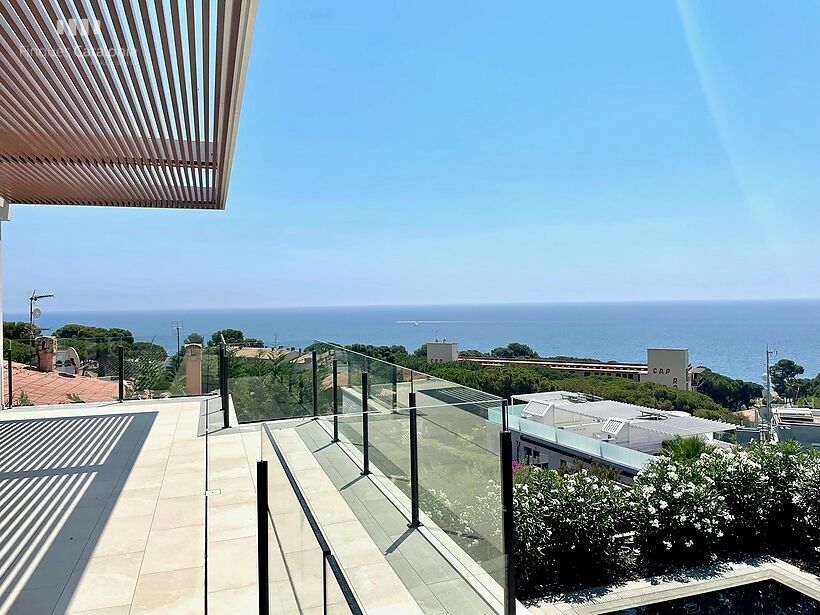 Casa de lujo a estrenar con vistas al mar entre Platja d'Aro y Sant Antoni de Calonge.